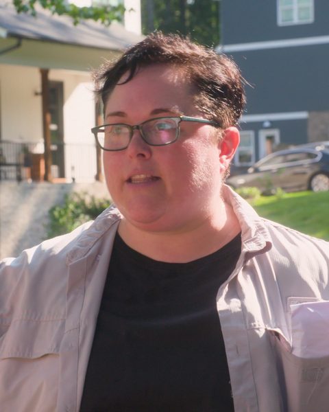 Heidi McIver as Denni